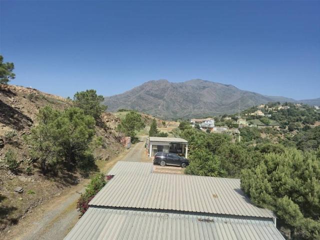 Ref. 037 Propiedad en Estepona ideal para inversión turística