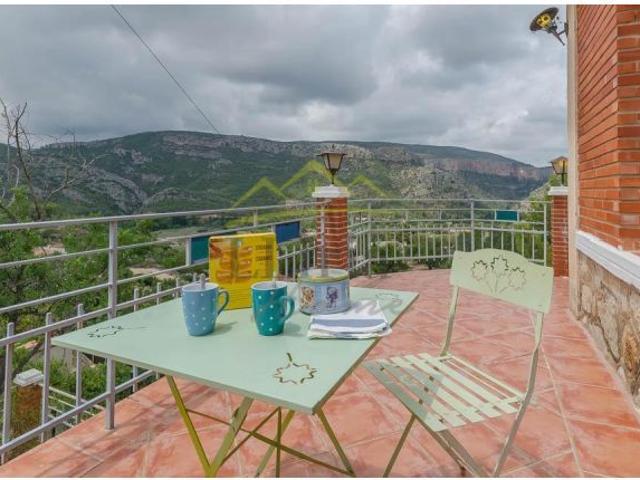 Ref. 04212 EXCLUSIVA Chalet independiente con vistas panorámicas en Chulilla, zona urbana