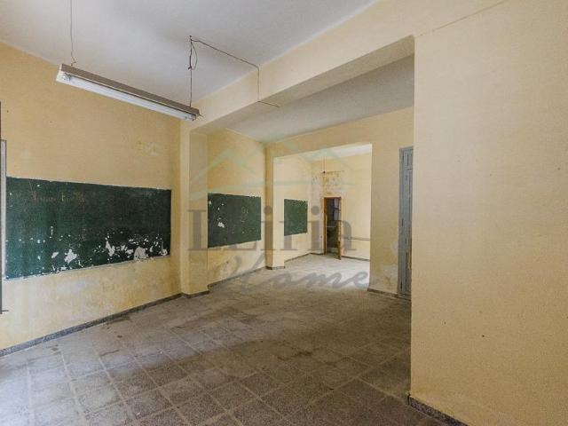 Ref. 04361. EXCLUSIVA Local en Llíria con posibilidad de convertir en vivienda, zona biblioteca