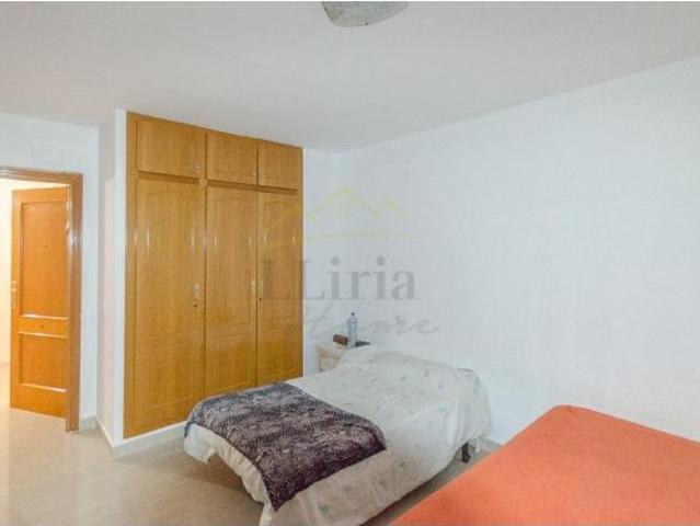 Ref. 04378. EXCLUSIVA Amplio piso en el centro de Llíria, junto al metro