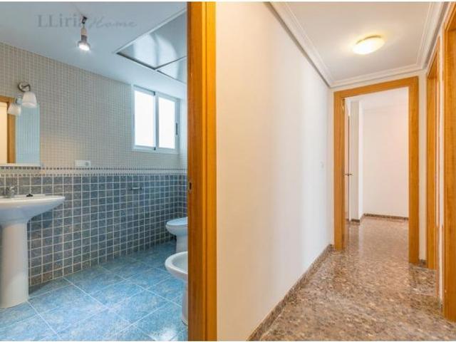 Ref 04380 Piso en Mura, con ascensor y aire acondicionado por conductos 3 habitaciones y 2 baños