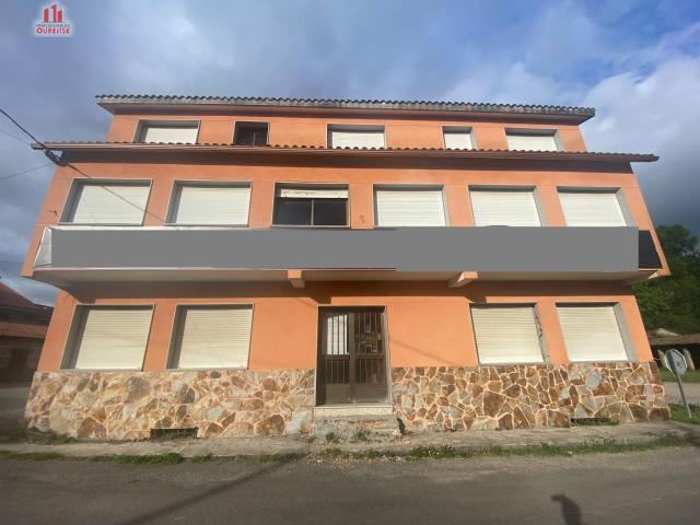 REF:05312 AMPLIA EDIFICACIÓN ACONDICIONADA COMO LOCAL COMERCIAL Y VIVIENDA