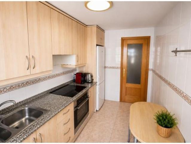 Ref 08676 Salico vende piso de 4 habitaciones con garaje y trastero junto a la estación