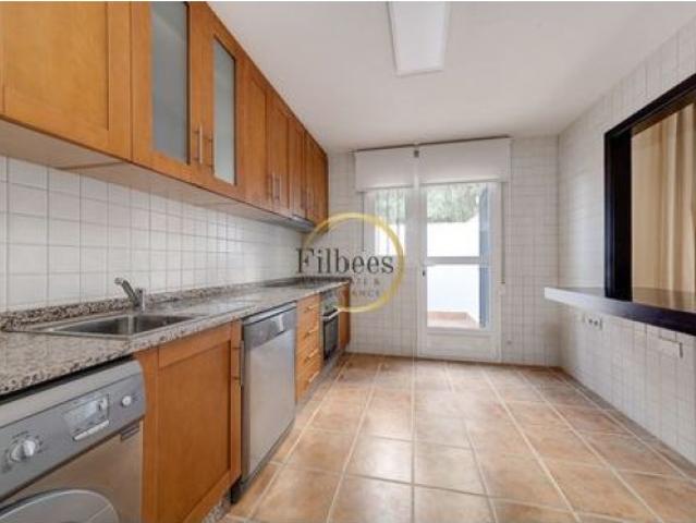 REF 1051 Amplia Villa Independiente. UPSY T178