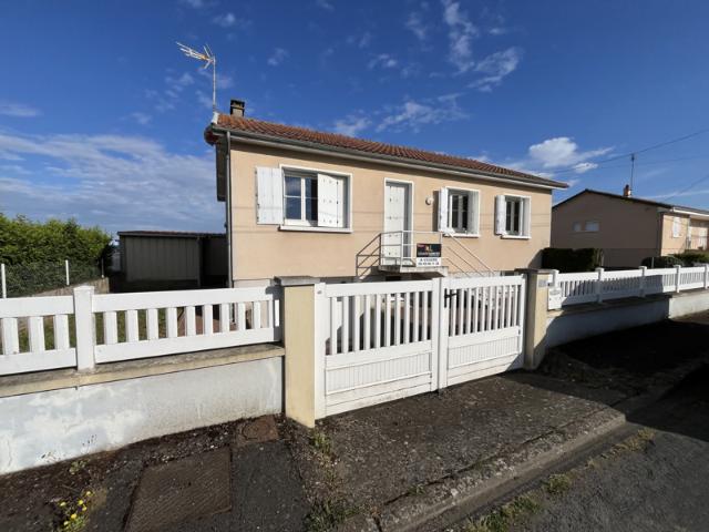 REF 107098 Thouars Quartier calme proche commerces maison t