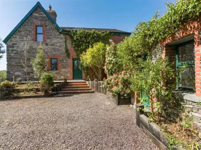 Ref 1179 The Old School Residence, Behaghane, Castlecove, Ca.