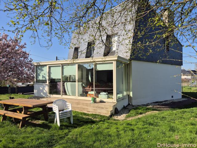 ref 118585A GORRON, à proximité des commerces, charmante maison de 4 chambres, bureau sur jardin de 1156 m2