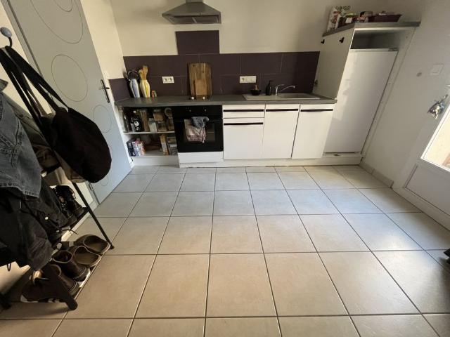 ref 110977 THOUARS centre appartement de 60 m2avec cour et garage dans résidence