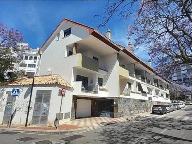 REF. 1243 CHALET ADOSADO EN BENALMADENA COSTA