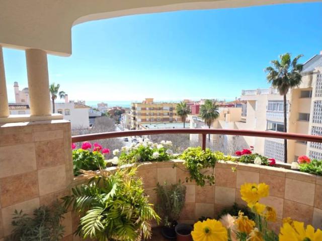 REF. 1240 AMPLIO PISO DE 4 DORMITORIOS EN EL CENTRO DE ARROYO DE LA MIEL
