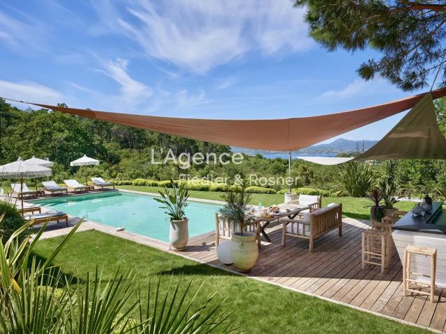 REF 129: RAMATUELLE LES MARRES VILLA NICHEE DANS UN ECRIN DE VERDURE