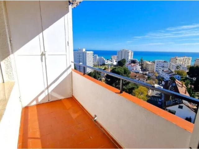 REF. 1239 PISO DE 2 DORMITORIOS CON VISTAS AL MAR EN BENALMADENA COSTA
