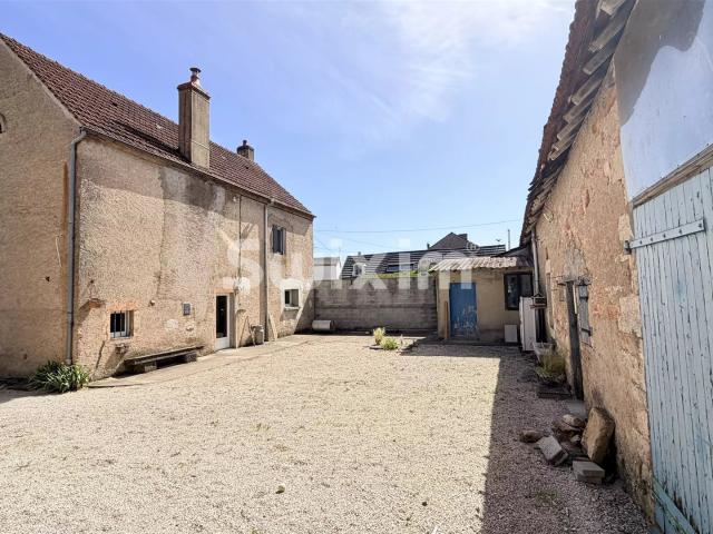 Réf 19387 VILLERS ROTIN Sur un terrain de 2400m2, une ma. 106m² Auxonne