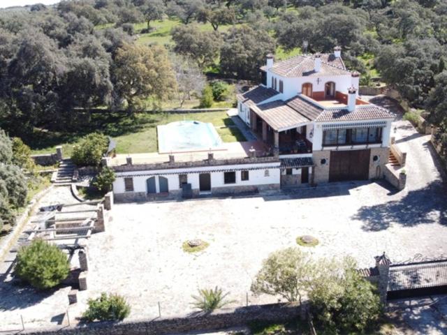 Ref. 216 Casa de campo, de guardeses, de invitados y piscina y olivar en Ronda