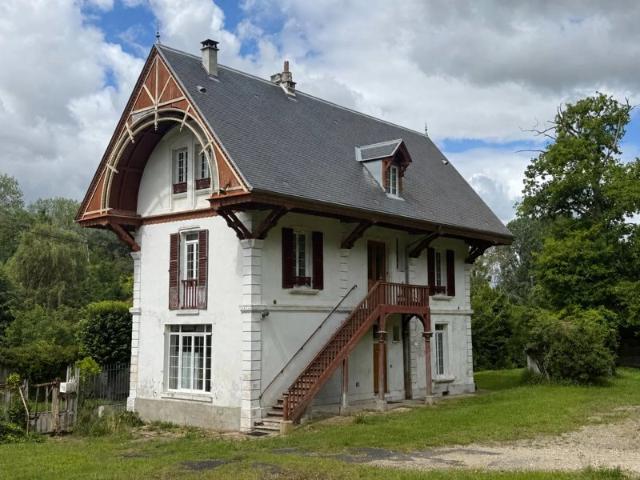 Ref 2267 Demeure de 190m² 4400 m2 de terrain et dépendances