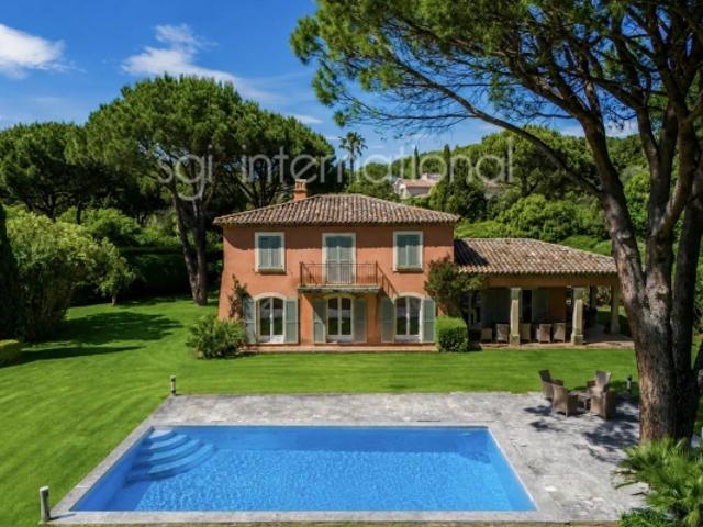 REF 2361 SAINT TROPEZ VILLA PROVENÇALE PROCHE CENTRE