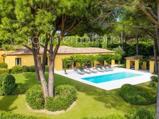 REF 2306 SAINT TROPEZ ÉLÉGANTE PROPRIÉTÉ PROCHE CENTRE
