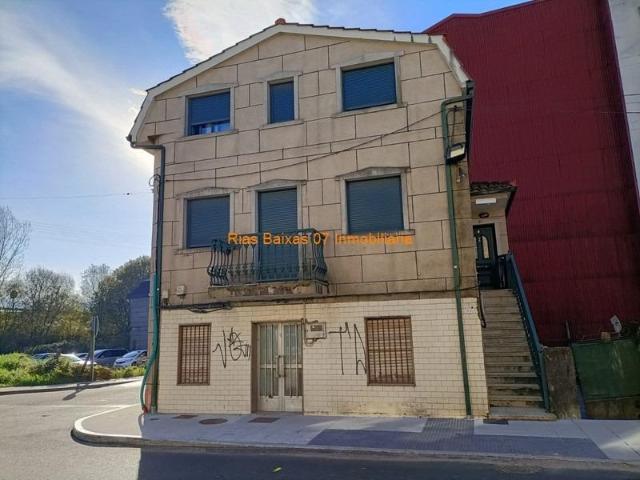REF 3125 CASA DE 235 M2 DE 3 PLANTAS EN ZONA PORRRIÑO