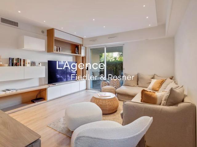 REF 361: EXCLUSIVITE SAINT TROPEZ RESIDENCE DE HAUT STANDING APPARTEMENT DE LUXE A LA LOCATION