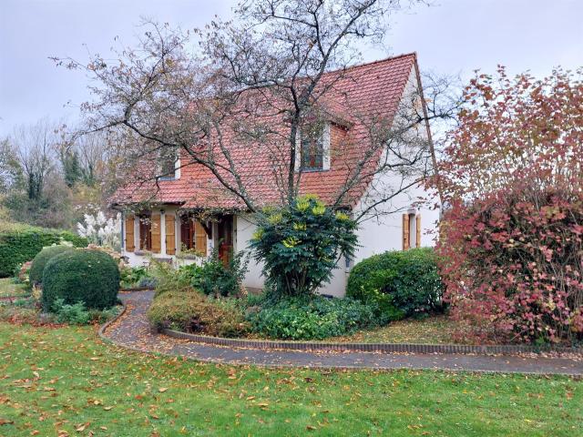 Réf 3966 Pavillon en parfait état d'entretien sur parcelle. 128m² Escoeuilles