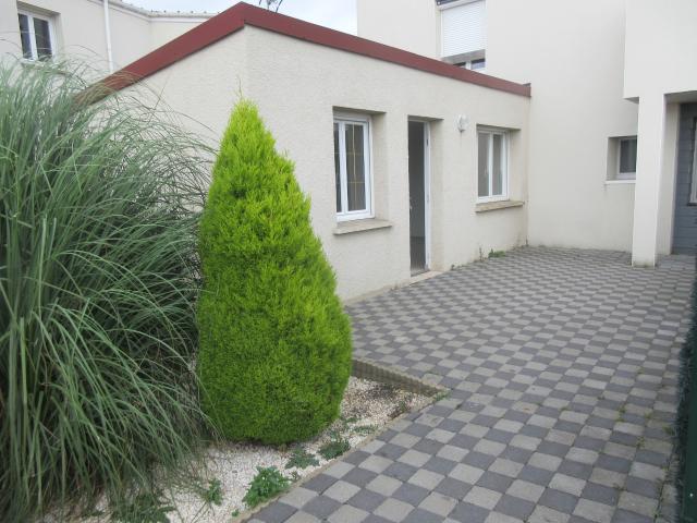 réf 4014 L1533 appartement de rez de chaussée avec cour