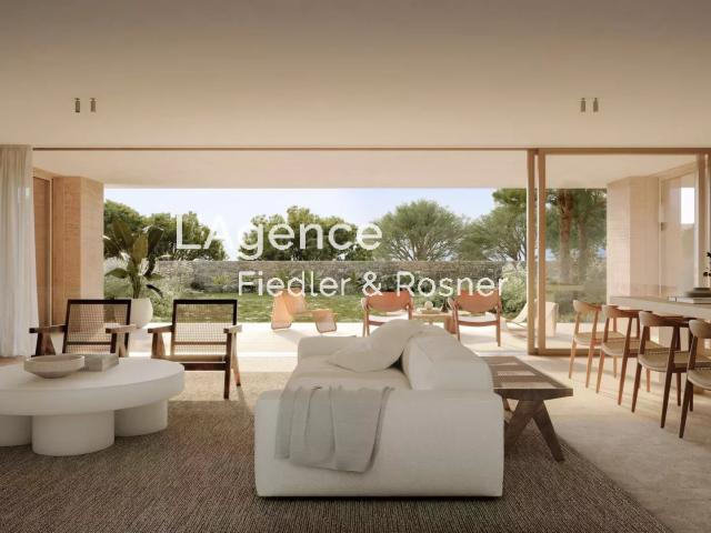 REF 434: ST TROPEZ CENTRE APPARTEMENT NEUF AVEC JARDIN