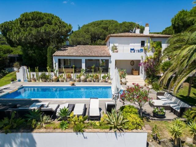REF 664: RAMATUELLE CLUB 55 VILLA VUE MER