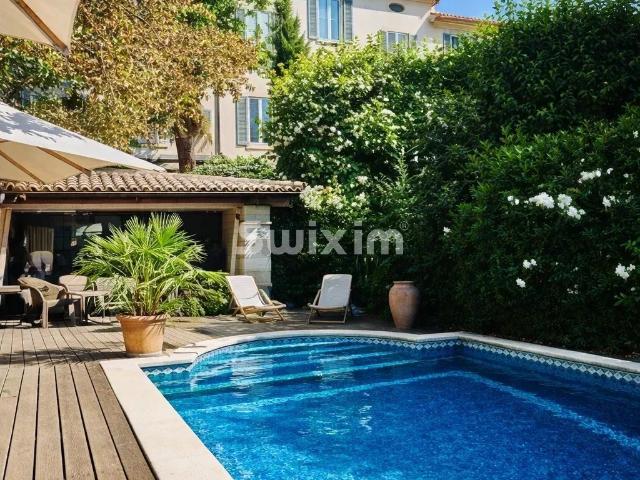 Réf 70408Fc: En plein centre de Nyons, charmant hôtel partic. 350m² Nyons