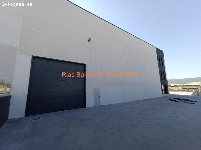 REF 7040 NAVE INDUSTRIAL CON DOS PORTALONES EN A GRANXA O PORRIÑO