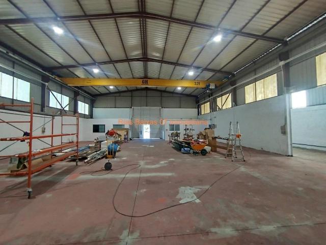 REF 7021 NAVE INDUSTRIAL DE 400 METROS CON PUENTE GRUA PONTEAREAS
