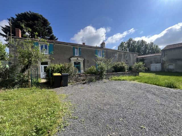 ref 74050 PROCHE Thouars Magnifique maison du 19eme de 225 m