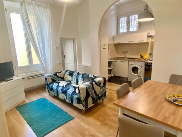 Ref: 8011 Toscanini | Florence Apartments for Rent | Long Term Student Accommodation Rentals | HousingInFlorence
