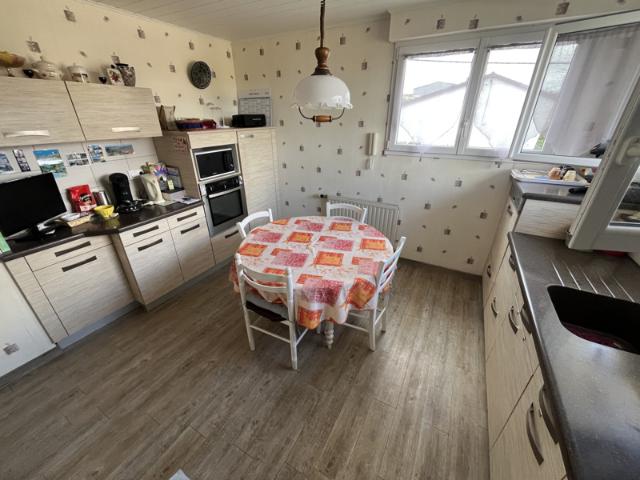 ref 88058 THOUARS Belle maison dans quartier calme TYPE 5 su