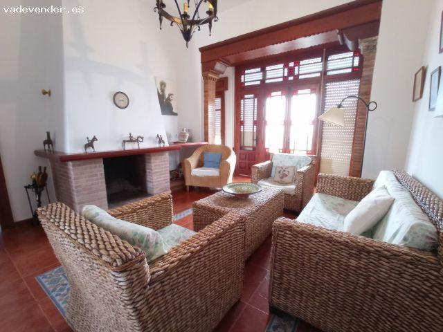 REF A01349, MARAVILLOSO CHALET EN CENTRO PLAYA REGLA