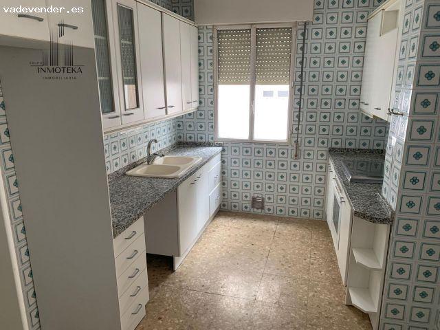 REF: C022 GRUPO INMOTEKA INMOBILIARIA VENDE PISO ZONA CENTRO/LA PAJARITA