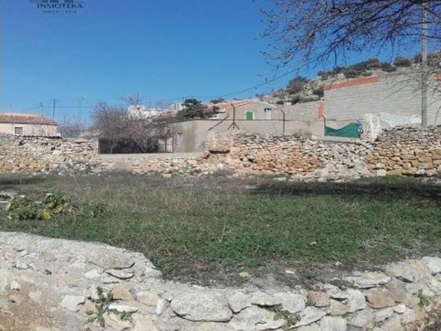 REF: C101 GRUPO INMOTEKA INMOBILIARIA VENDE CASA CON TERRENO EN ALATOZ ALBACETE