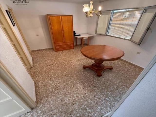 REF: C123 GRUPO INMOTEKA INMOBILIARIA VENDE PISO BAJO ZONA PERPETUO SOCORRO/SANTA TERESA