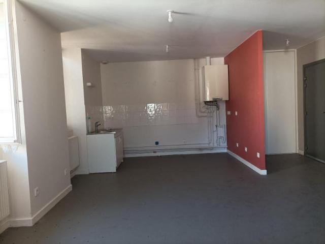 Réf: GES02370003 492, 4 pièce s, GIVORS