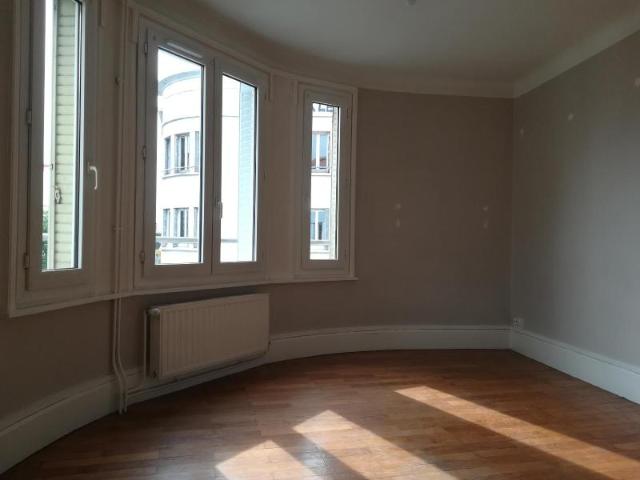 Réf: GES07070052 374, 2 pièce s, LYON