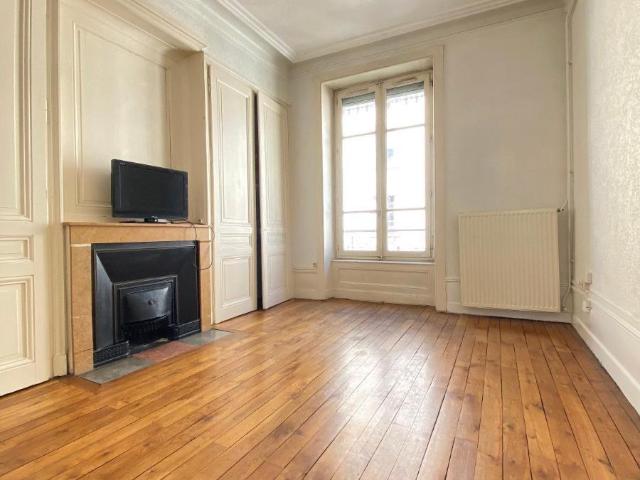 Réf: GES10360090 374, 2 pièce s, LYON