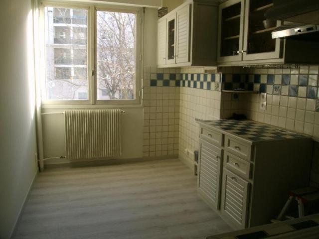 Réf: GES38360319 374, 3 pièce s, VILLEURBANNE