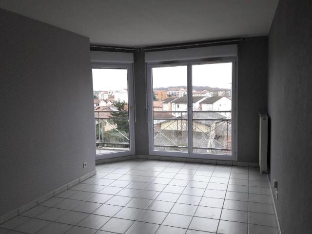 Réf: GES62820138 375, 3 pièce s, DECINES CHARPIEU