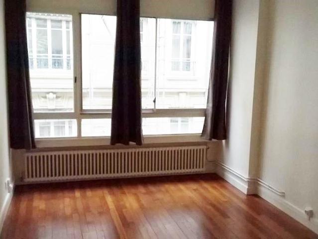 Réf: GES64290005 787, 1 pièce s, LYON