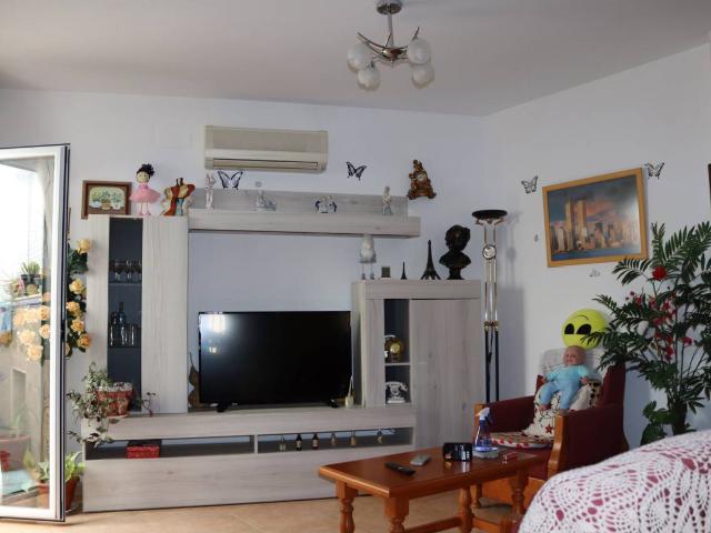REF.ER22007 VIVIENDA LISTA PARA ENTRAR A VIVIR AMUEBLADA, 3 HABITACIONES, 2ABAÑOS, PATIO Y TERRAZA