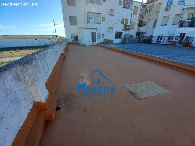 REF:Y075. INMOBILIARIA LA MANCHA VENDE PISO EN LA GINETA DE 3 HABITACIONES Y CON TERRAZA