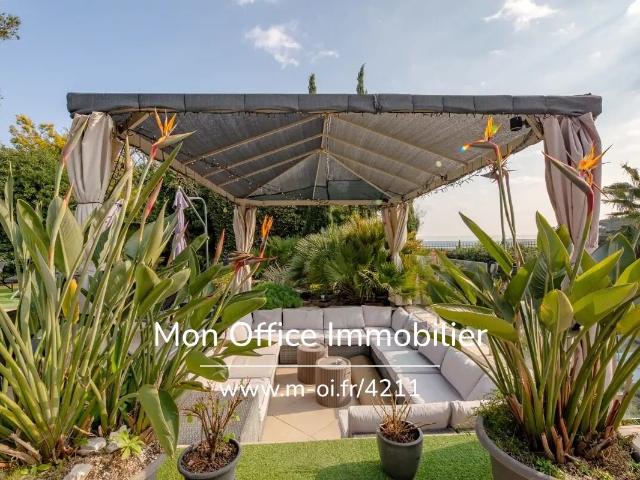 Référence: 4925 SIC Superbe maison vue mer St Aygulf
