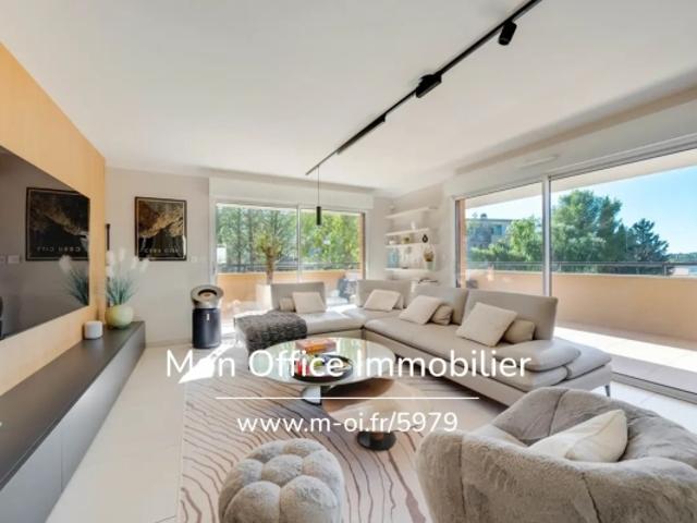 Référence: 5979 JHO. Aix en Provence Grand appartement avec terrasse, à deux pas du centre