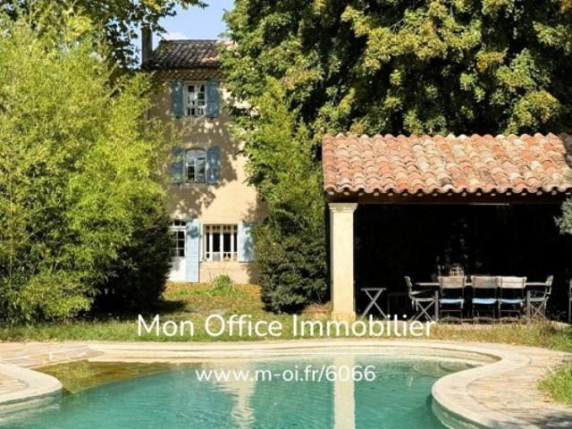 Référence: 6066 ANC Bastide familiale avec dépendances et grand terrain à pied de La Tour d'Aigues