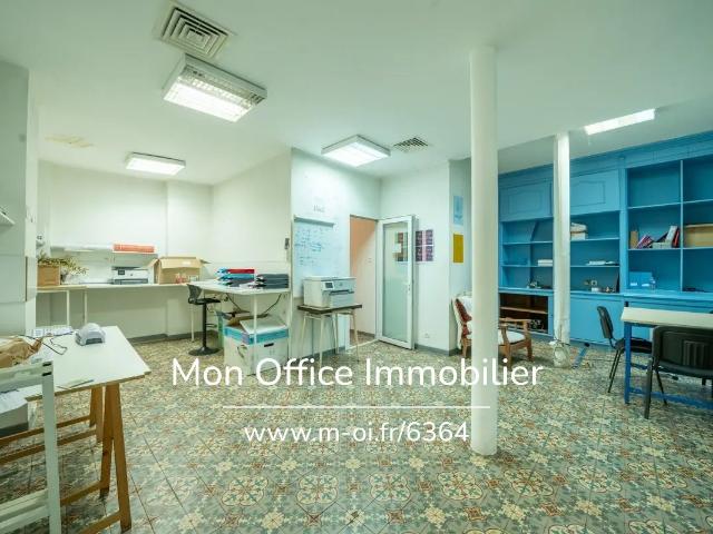 Référence: 6364 Cla. Local Professionnel dans le quartier. 102m² Marseille 1er