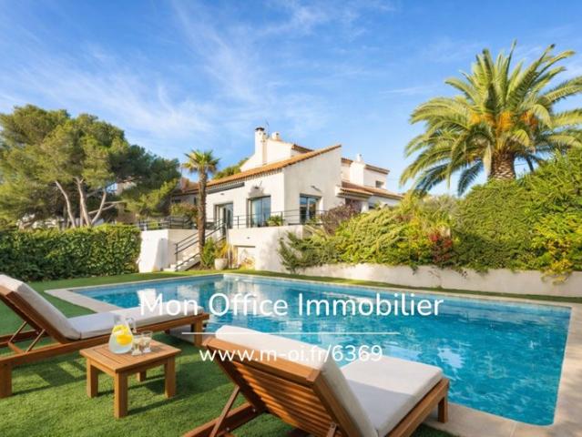 Référence: 6369 VCA Villa contemporaine avec accès privé à la mer dans la résidence